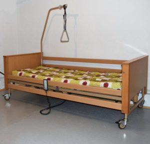 Łóżko rehabilitacyjne Burmeier Arminia i materac gofrowany 12 cm